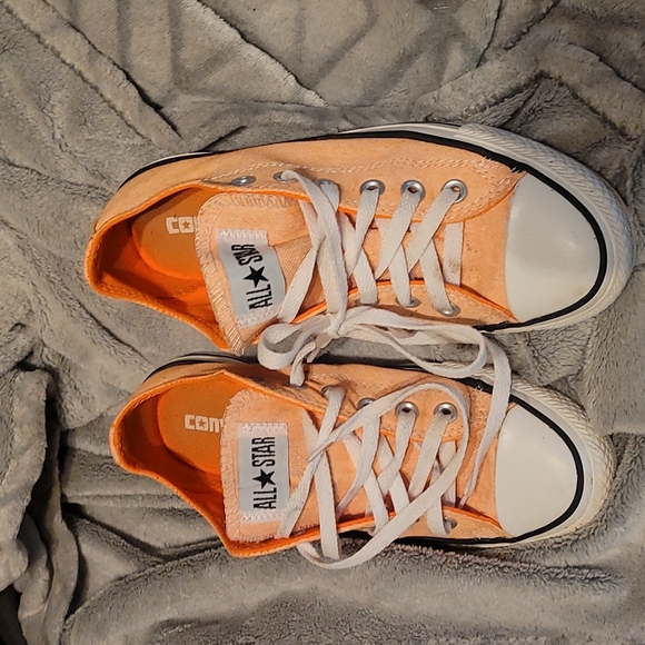 Converse Shoes - Converse low tops